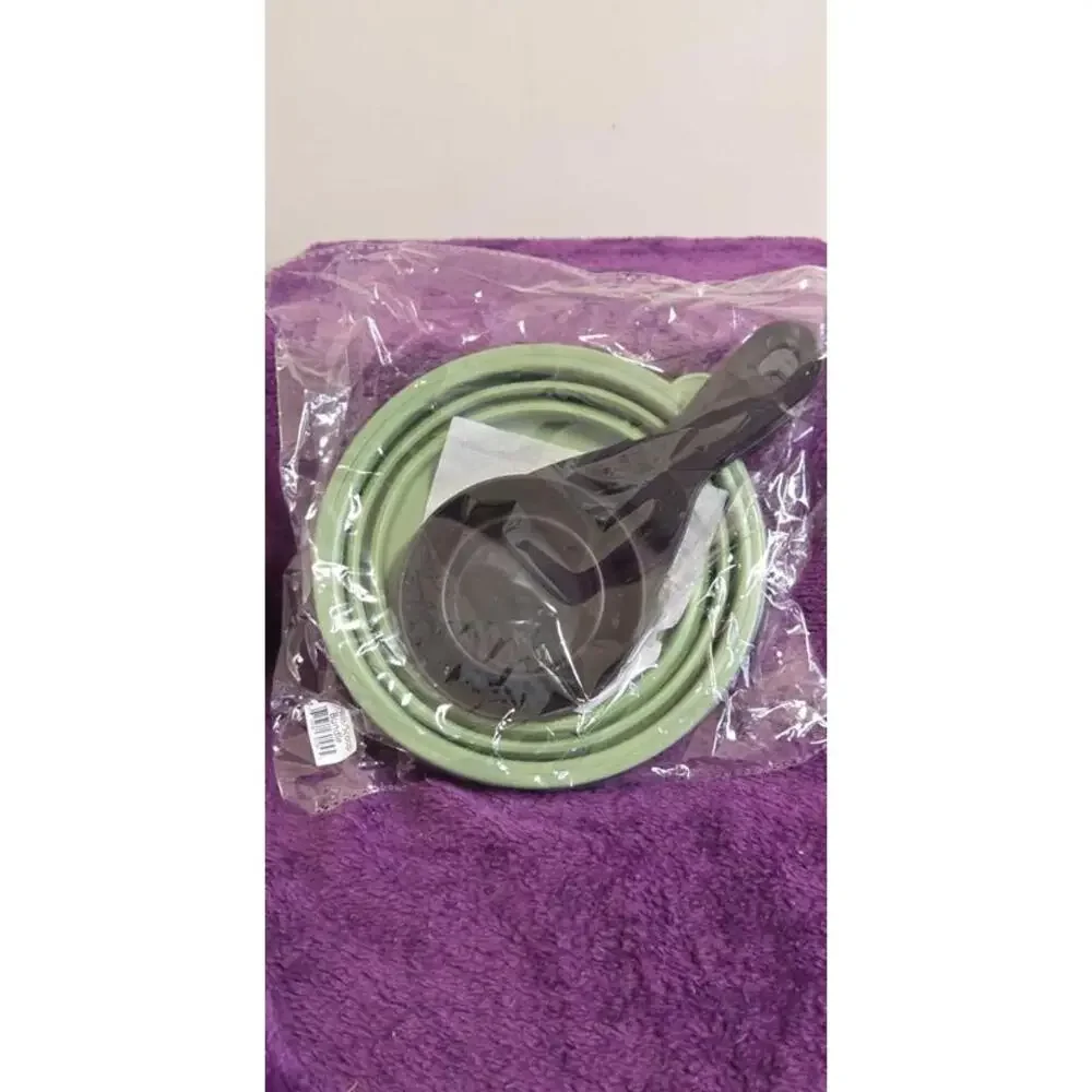 Pup2Point Ultimate Travel Dog Bag With 2 Collapsible Bowls & Food Scoop MSRP $70